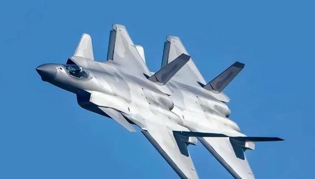 中国是怎么拥有歼20的？美国宣称：中国瞒了全世界！一架先进隐身战机悄无声息地冲