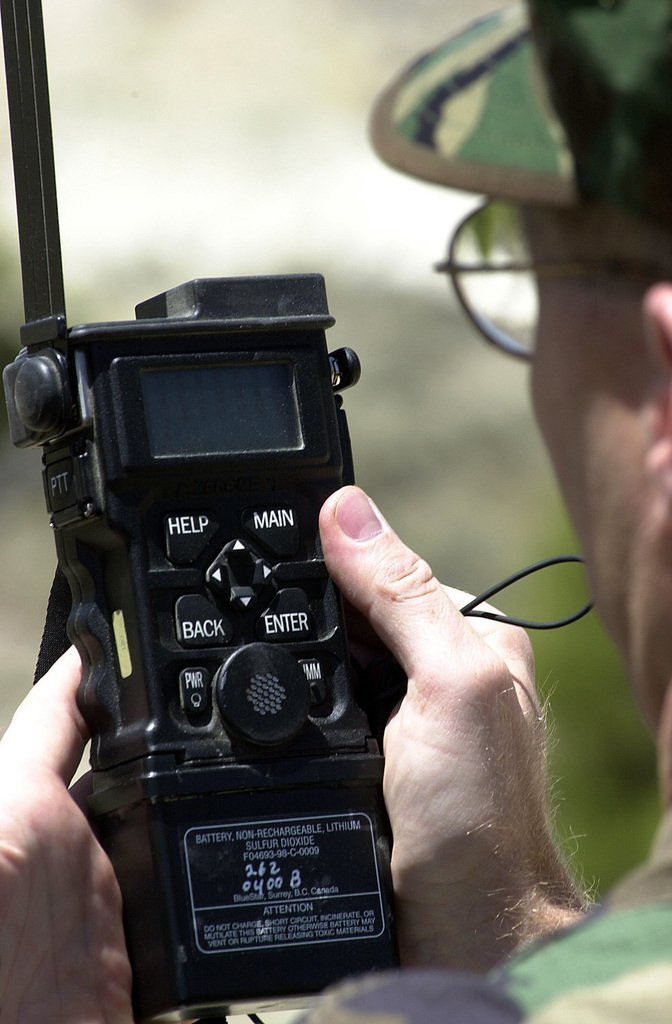 CSEL，战斗人员生存与搜索通讯系统是这次能把飞行员找回来的关键设备。这玩意其实