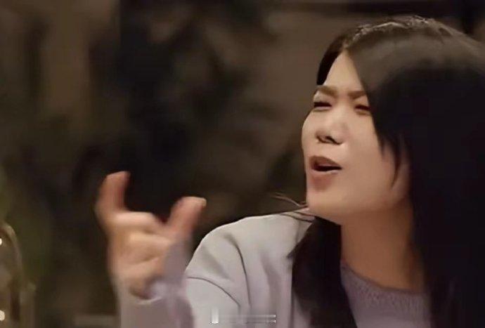 杨笠成都脱口秀表演被取消，主办方说因为场地电力设备故障。确定不是因为搞群体对立
