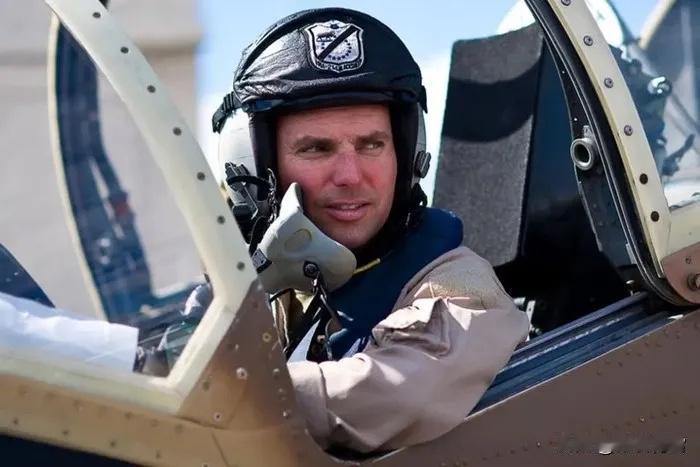 卑鄙无耻！被设局诱骗回国的中国外籍飞行员教官丹尼尔.杜根将引渡美国受审！路透社