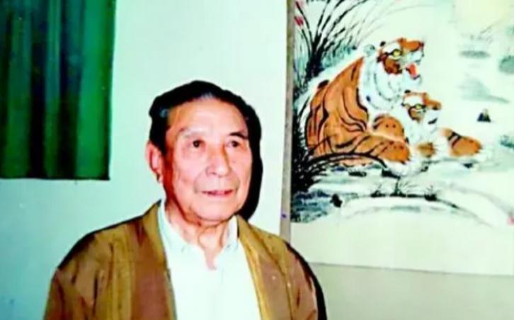 1939年，一地主将300名八路军接到家中休养，谁料，却被1200名日军包围。激