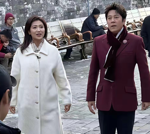 当年的“金童玉女”，也终究变了模样！尤其是蔡叔的脸，365个日日夜夜都在改变