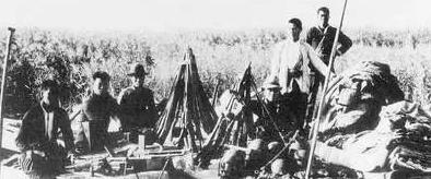 1943年的一天，日军向白洋淀芦苇荡疯狂扫射了一天，见没有动静，以为雁翎队全部消