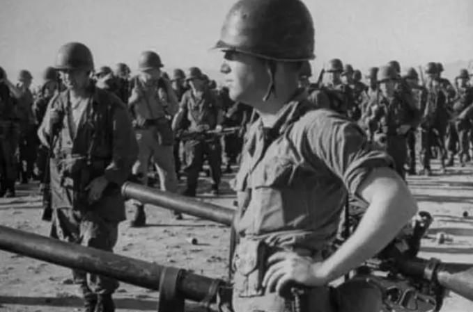 1952年上甘岭，美军连长带头冲锋，他猛地一回头，身后一百多人的连队竟然全部消失