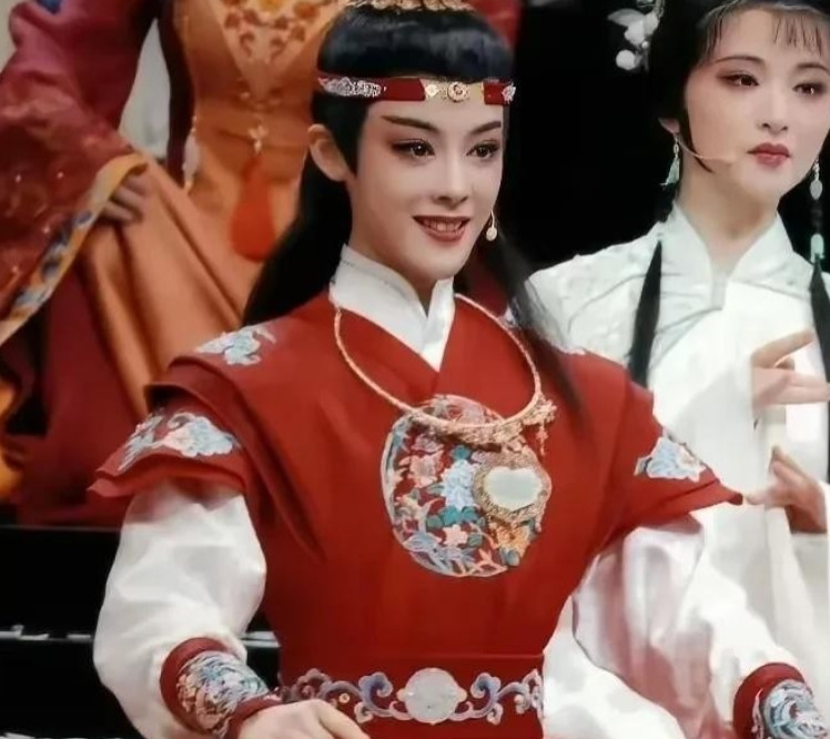 现在的陈丽君和以前的翟天临简直如出一辙，太惨啦！翟天临仅仅因为一句“知网是啥”