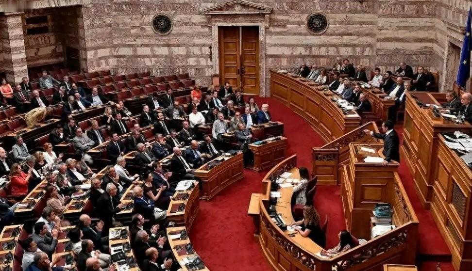 2月，美国最高法院做了一件让全世界目瞪口呆的大事：他们亲手把自己政府的“命根子”