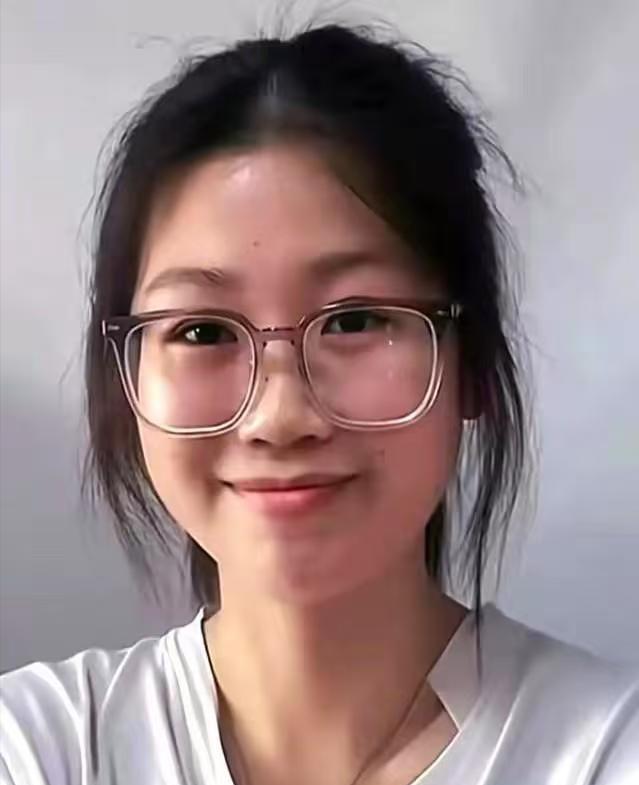 “扁担女孩”接受央媒新华社专访，她的一句话再次让全国观众瞬间感动不已！新华社真的