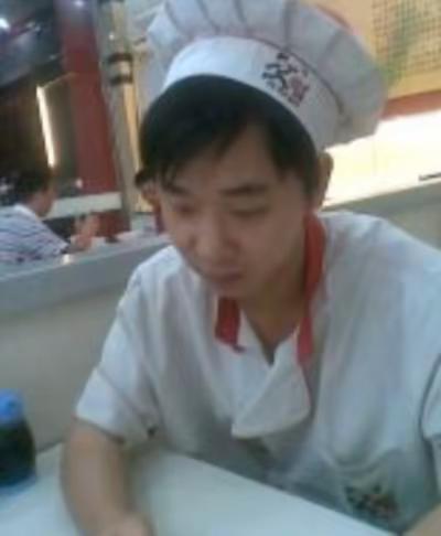 再不结婚都老了，把我带走吧。不吸烟不喝酒大叔，喜欢吗，零零后的姑娘们。寻找同年同