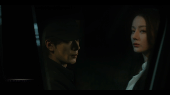 坐腿吻名场面封神！暧昧值直接拉满，这种熟龄恋爱模式太对味～