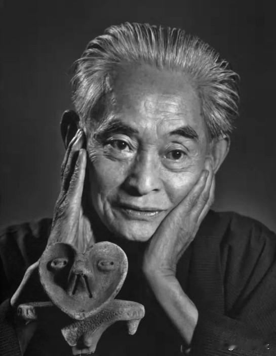 1972年，诺奖得主川端康成吞煤自尽，救护车上留下8字遗言，在场之人无不泪目，作