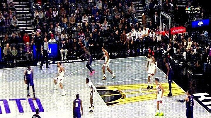 国王超级球星威斯布鲁克真是太不讲理了！球队大比分落后眼看就要花了，他却接