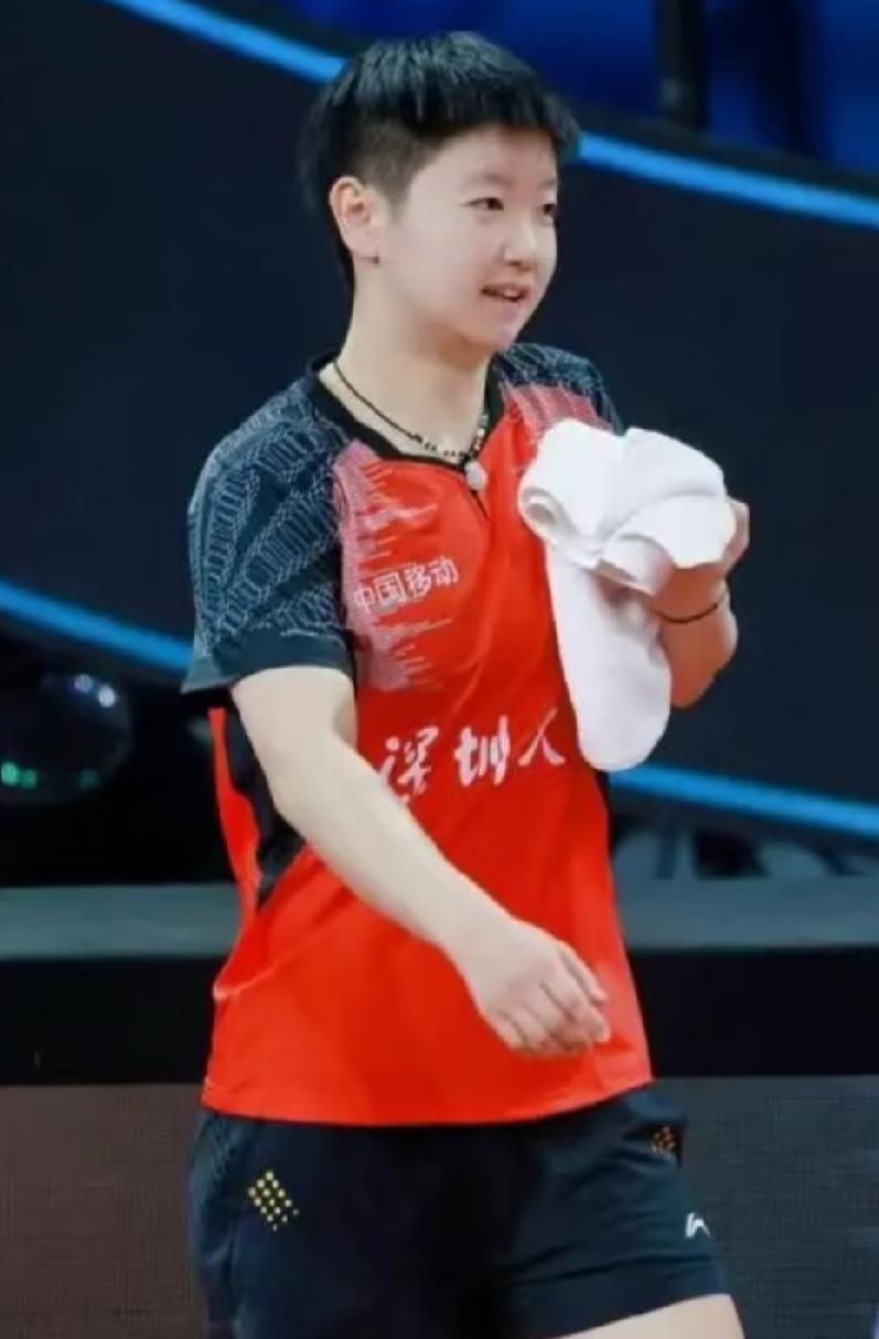 十年相伴，双向奔赴太动人💛2026乒超大连站明日开赛，这是孙颖莎与深圳大学俱