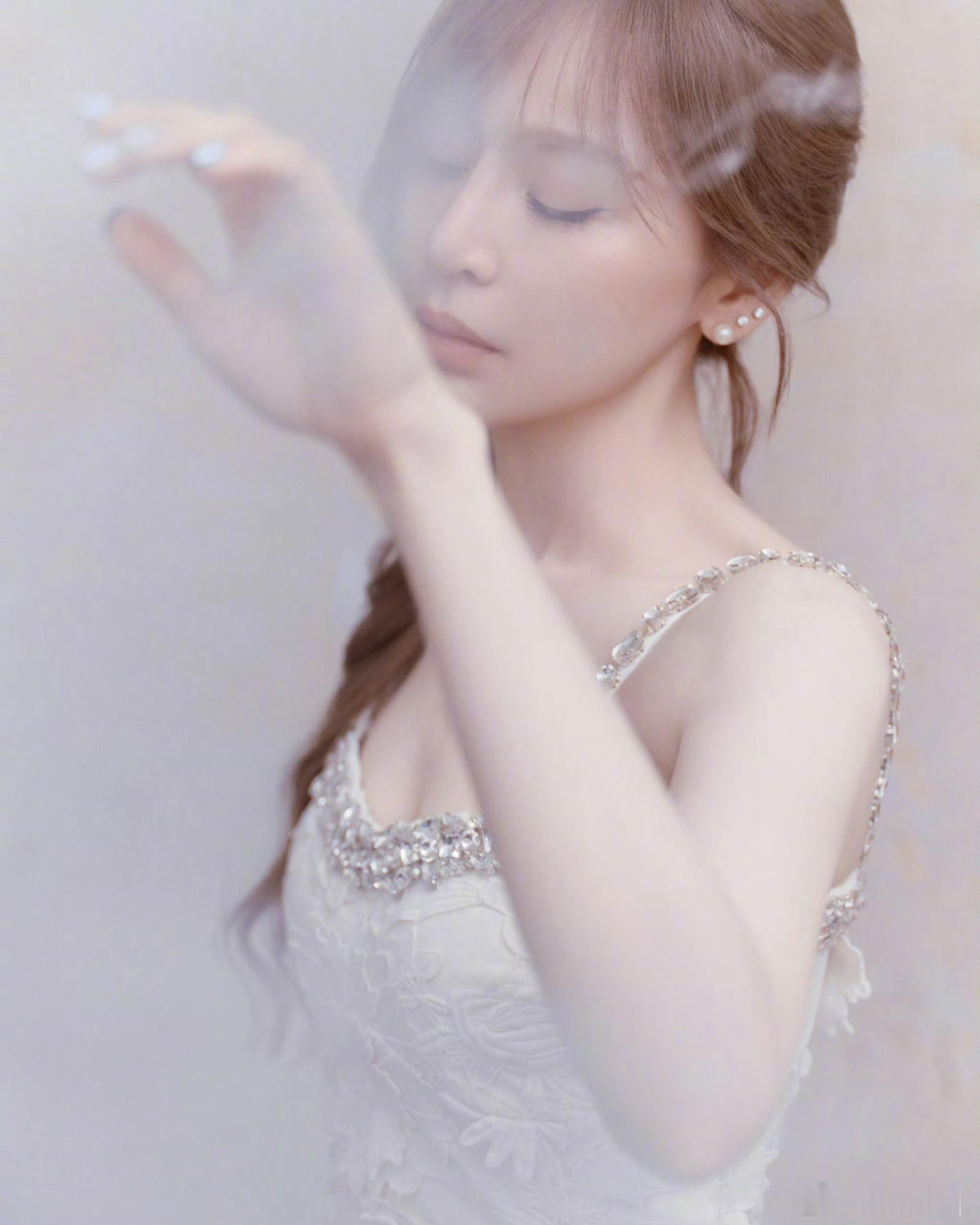 #王心凌#我的女神五官在线、审美在线。喜欢一个人就会觉得她哪哪都好[大笑]​