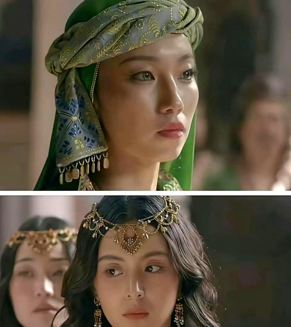 导演杠不过资本，只能默默地证明自己的审美是在线的最近追《长安的荔枝》的朋友有没