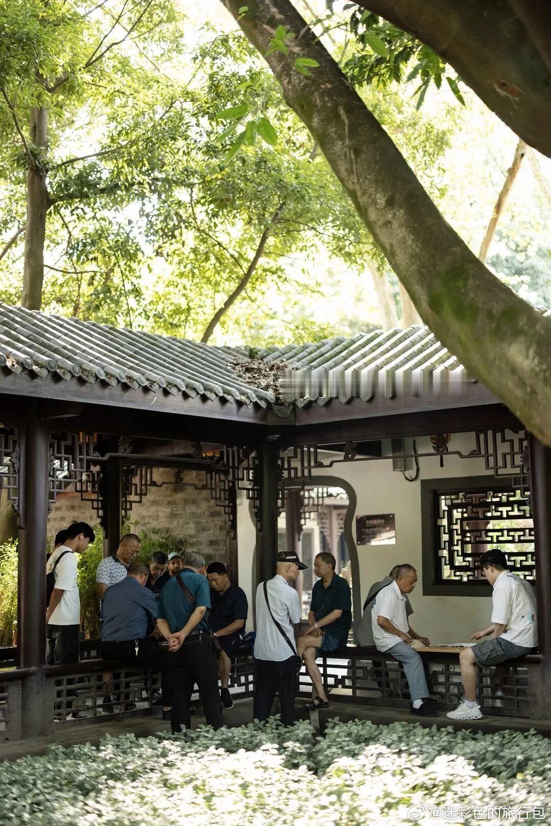 谁懂四川的避暑福利！成都人民公园防空洞常年恒温25℃，完全免费开放，WiFi、