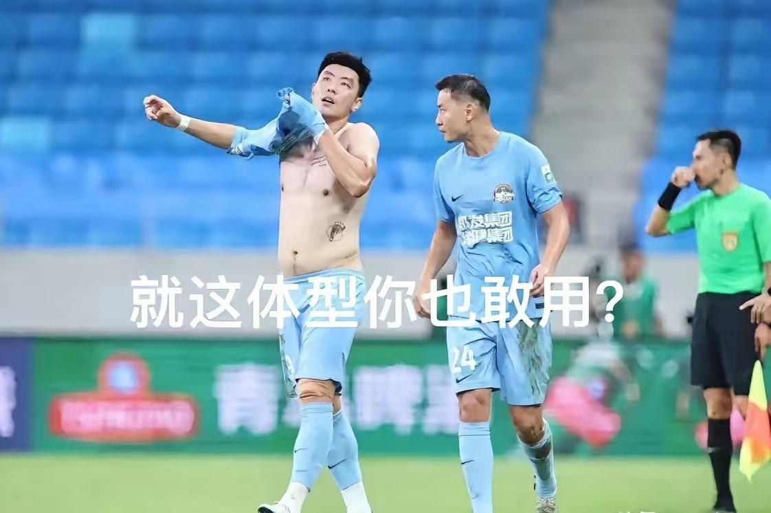 这波操作真是把“职业足球的戏剧性”拉满了！南京队球员的“反向高光”堪称经典