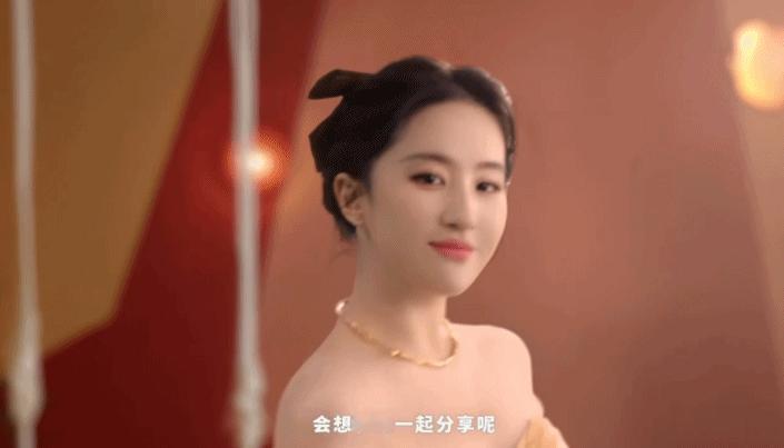 刘亦菲传递愉悦的新方式刘亦菲的新短片简直就是“分享欲”的唯美诠释！她灵动地穿梭