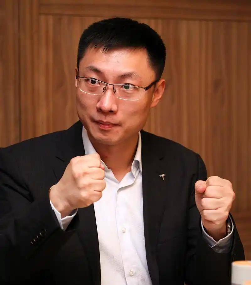 马斯克给朱晓彤奖励了52万股特斯拉期权，行权价格435.8美元，按照当...