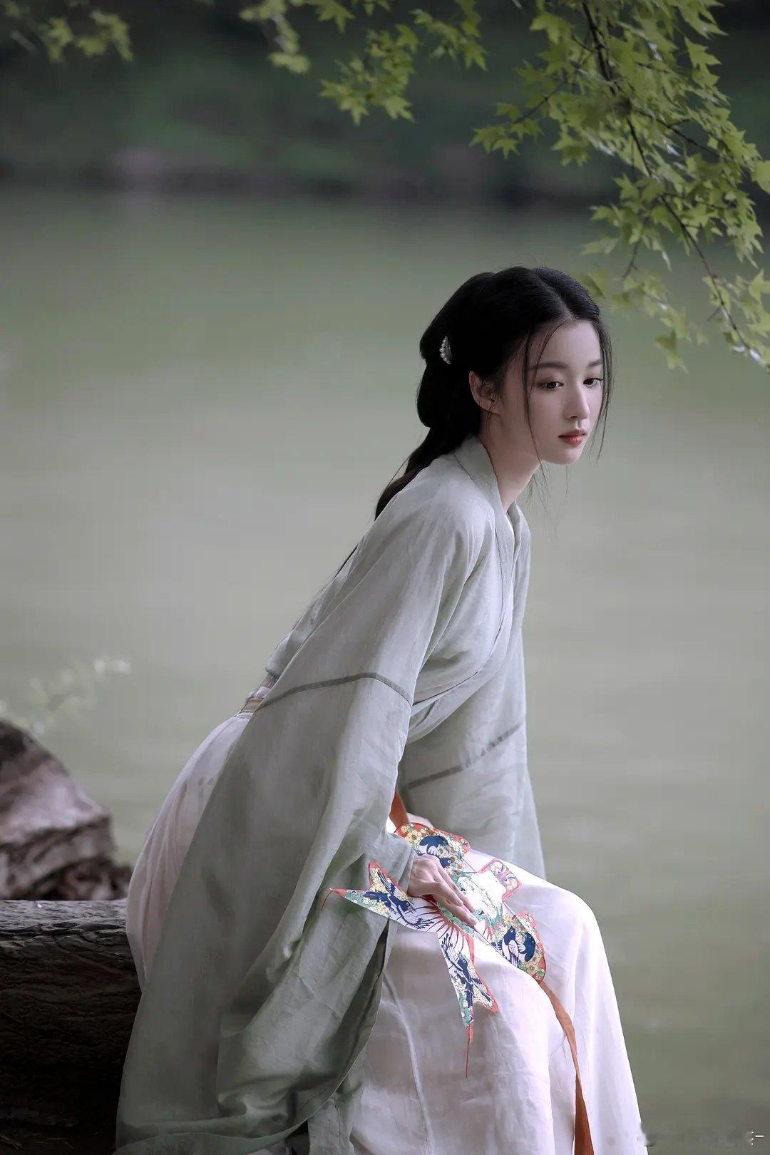 王楚然山东人的说话艺术王楚然祝福面面俱到，从结婚说到财源滚滚，那认真的样子像小