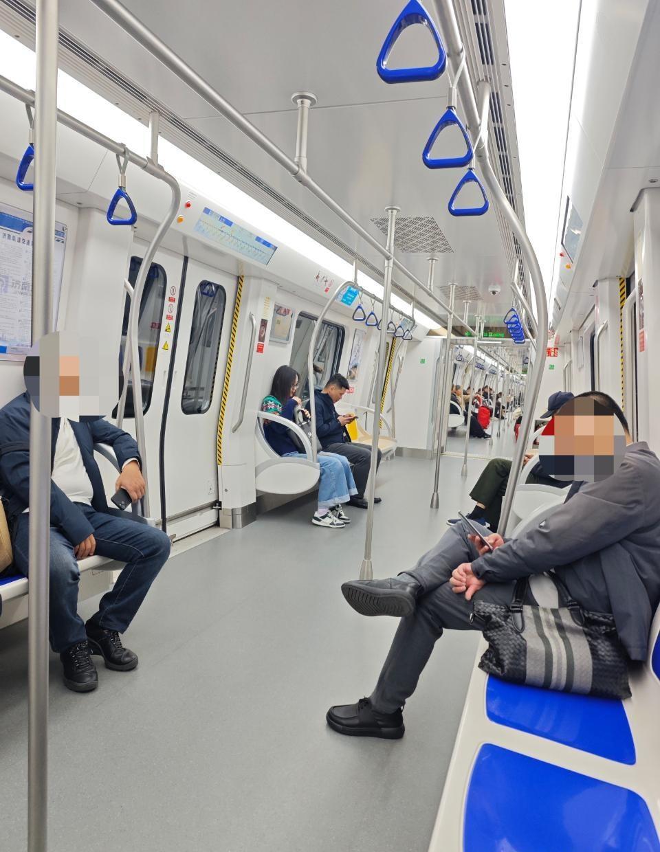 2025年11月1日（周六），07时48分，济南地铁3号线安新街站——丁家庄站区