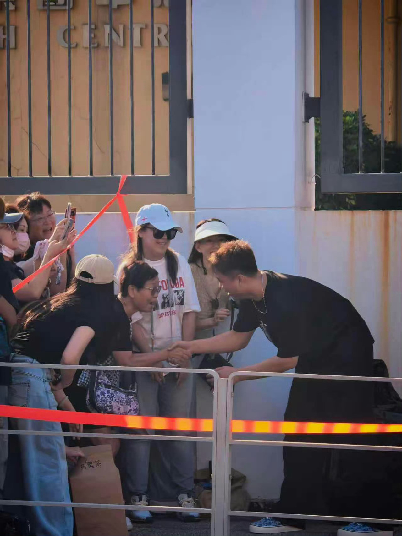狩谎成毅杀青成毅狩谎GAP亚洲区品牌代言人成毅成毅别看涛哥平时大大咧咧经常跟老板