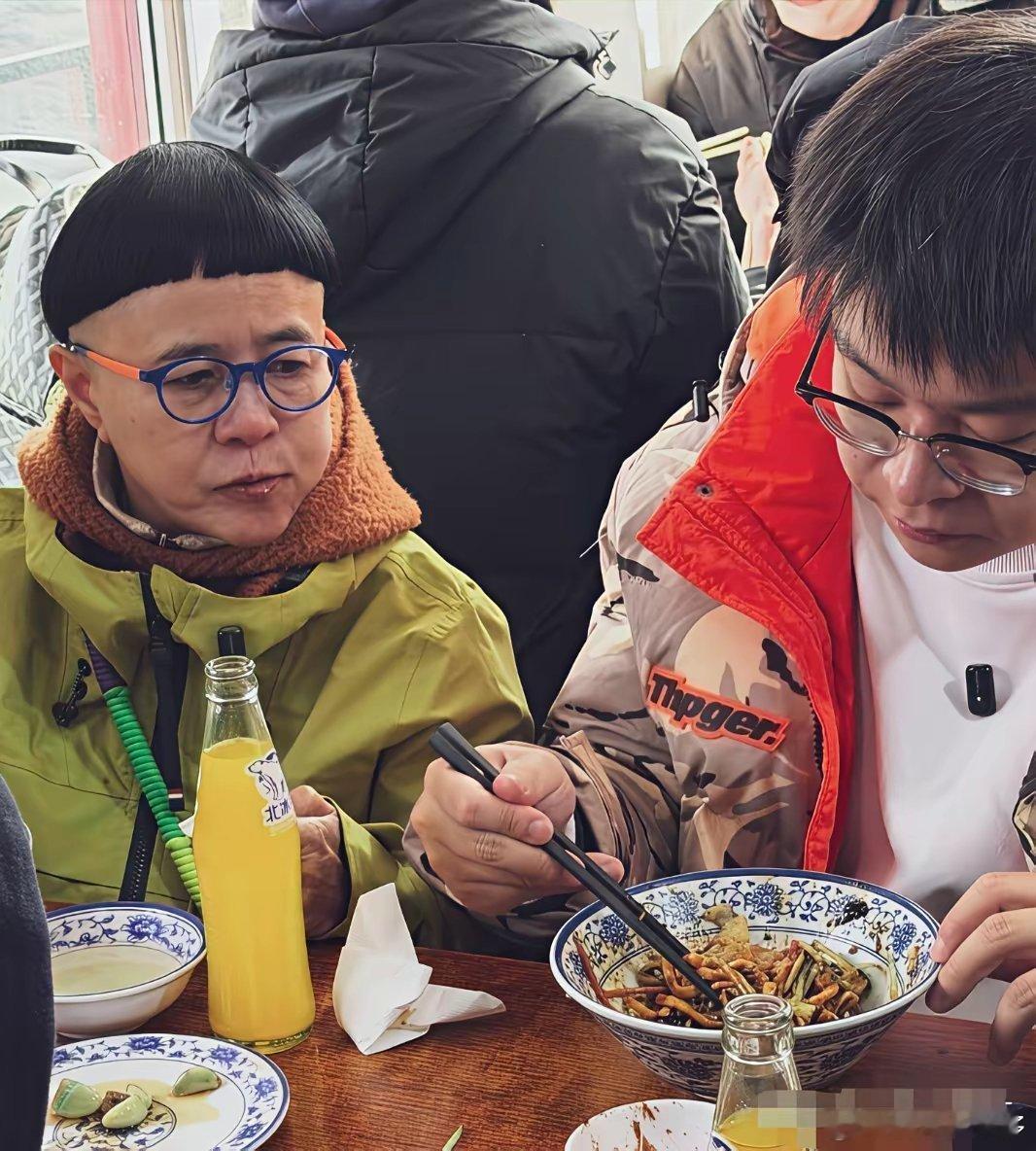 金龟子年轻憔悴，百年不变的发型