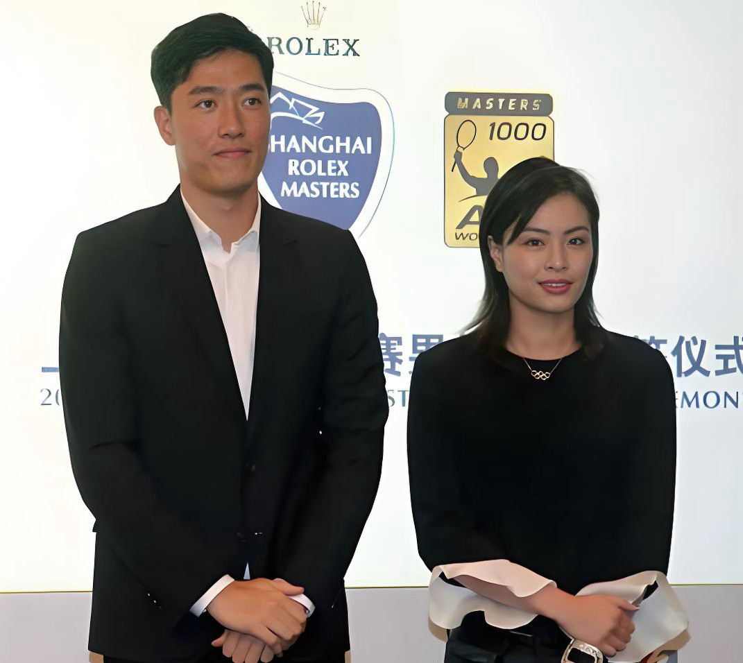 刘翔:说真的，咱俩当年体制起点几乎一模一样。吴敏霞:没错，都当过上海体育局团委副书记，你11年上任，