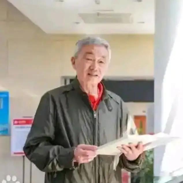李悦洲的爷爷李次刚，浙江湖州长兴人，国家级篮球教练、国家级裁判，被称作长兴篮球奠基人。早年执教长兴中