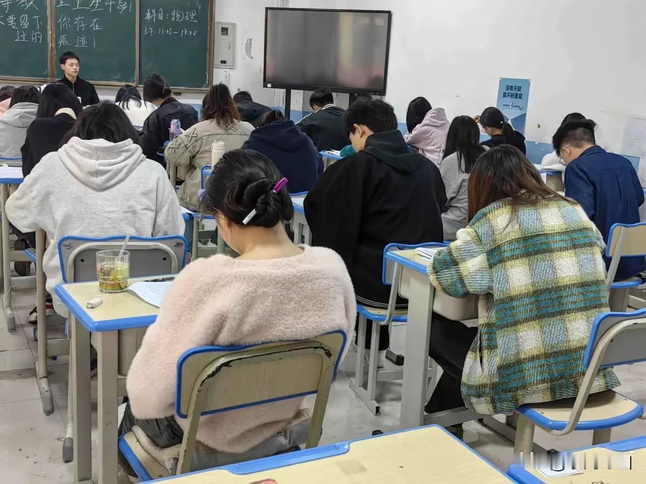 高中孩子进入高中之后，要想考入211、985院校，中考成绩要是达不到630分（