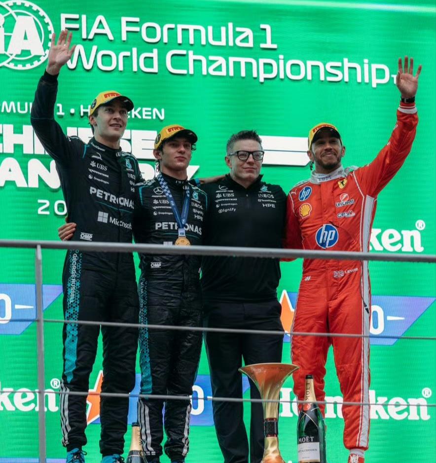 【F1|托托沃尔夫：他仍是我们的车手…】在刚刚结束的上海站大奖赛中，奔