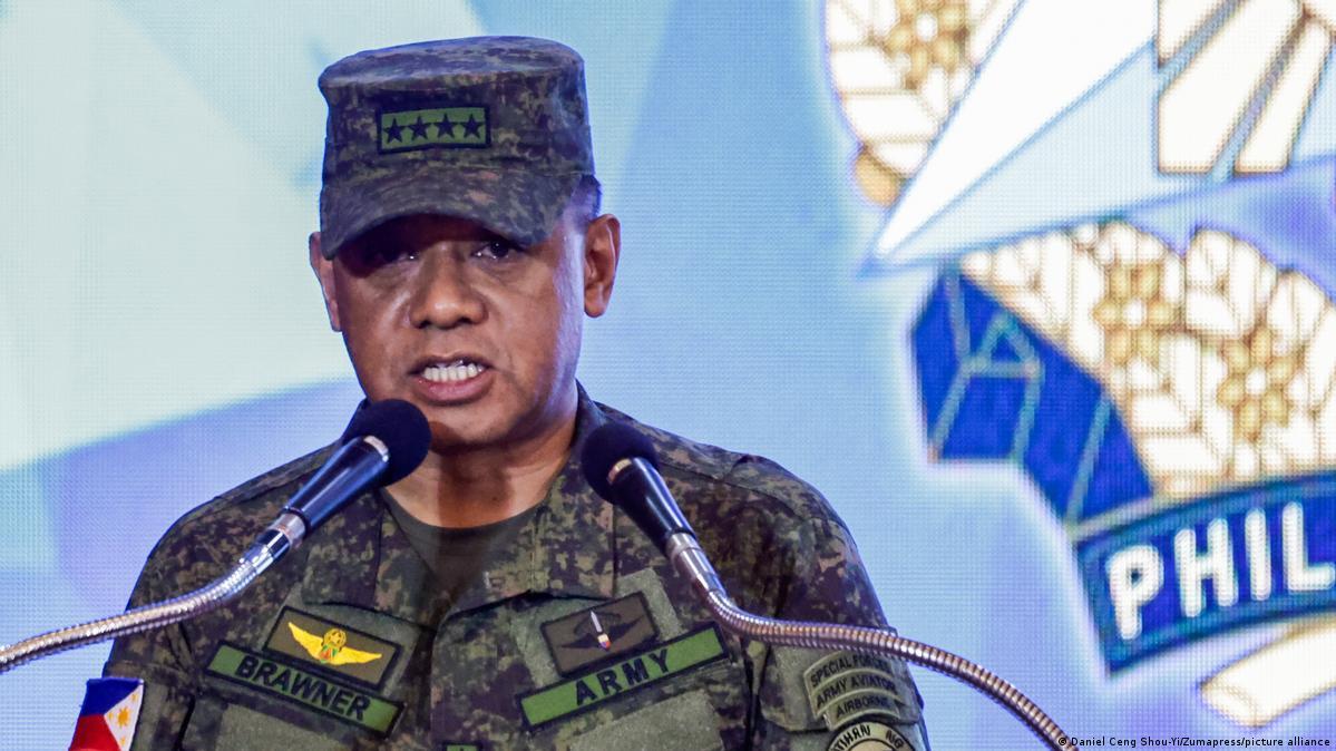 菲军一把手交出兵权，马科斯一旦接不住，总统位子有可能不保 布劳纳将在7月21