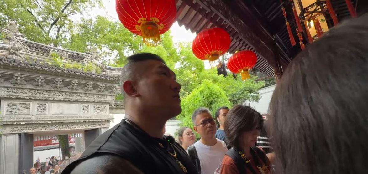 台湾网红馆长上午访问朱家角下午豫园下一次希望深圳然后成都台湾网红馆
