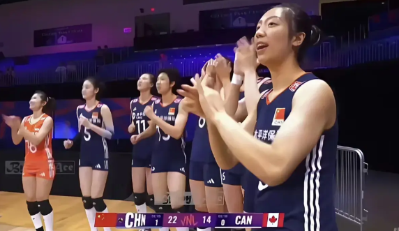 中国女排权衡利弊之后面临决择！如果阿灵顿拿下东道主美国女排，累积9个胜场坐稳总