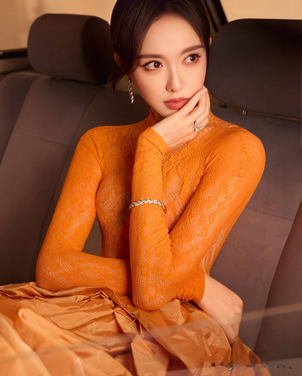 唐嫣画报：一抹炽热的橘，橙意满满！唐嫣冻美人