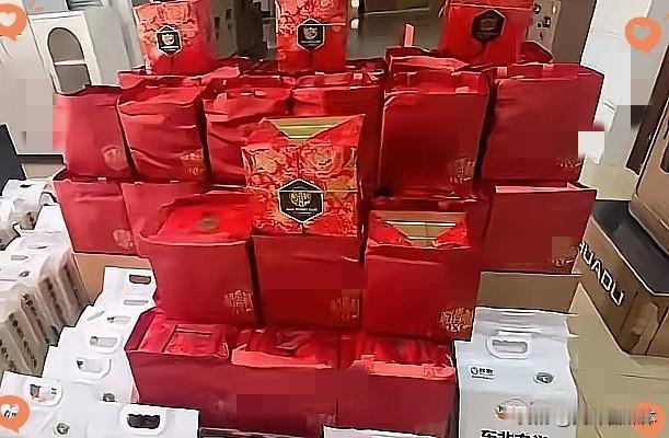 我们公司保洁王姐，干了半个月，昨天突然不来了。人事打电话问，她说中秋发福利，全公