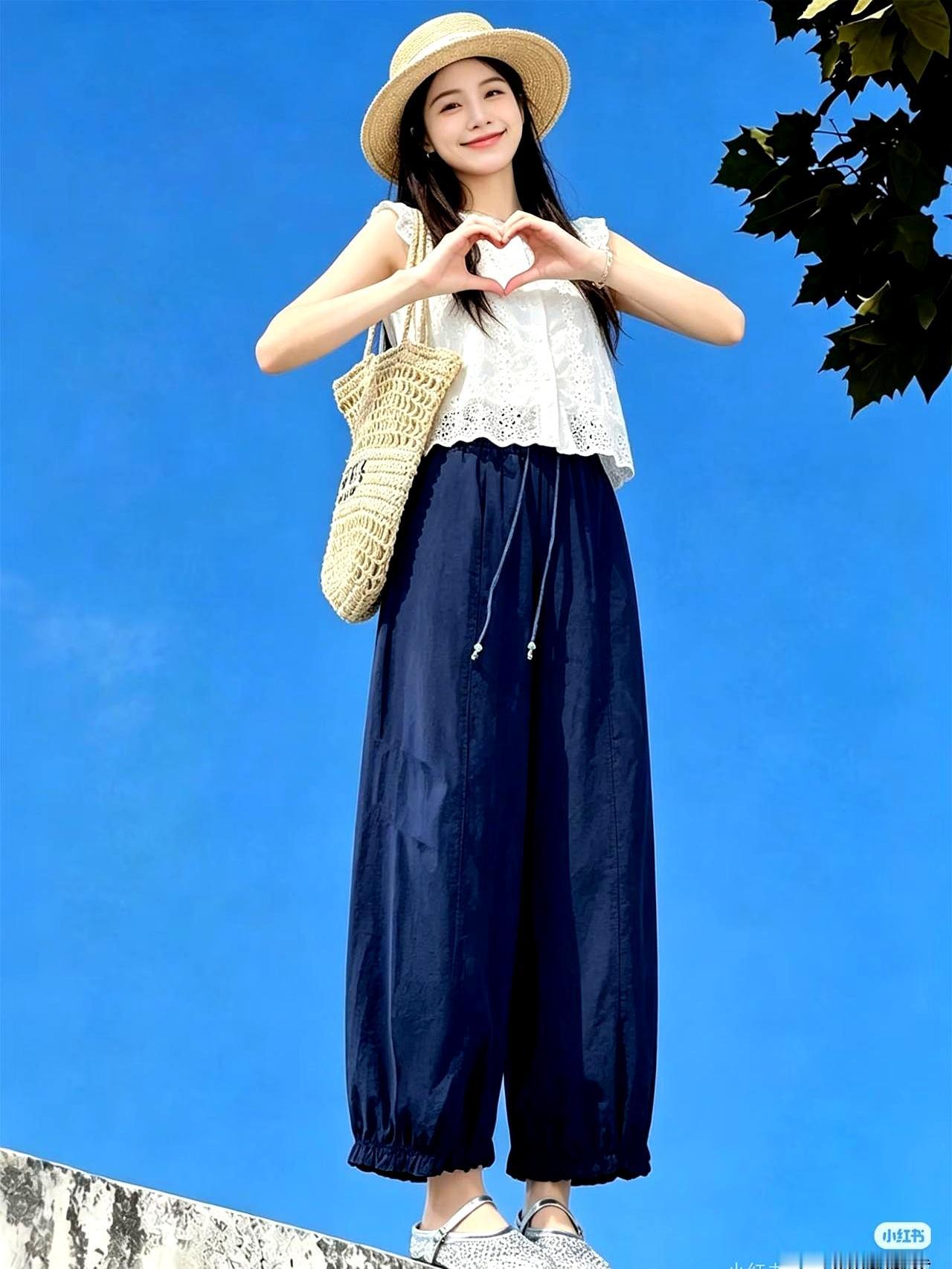 8月里一笔2万到期、房租也到期，他说工资没发，叫她自己想招。她顺口同婆婆说了两