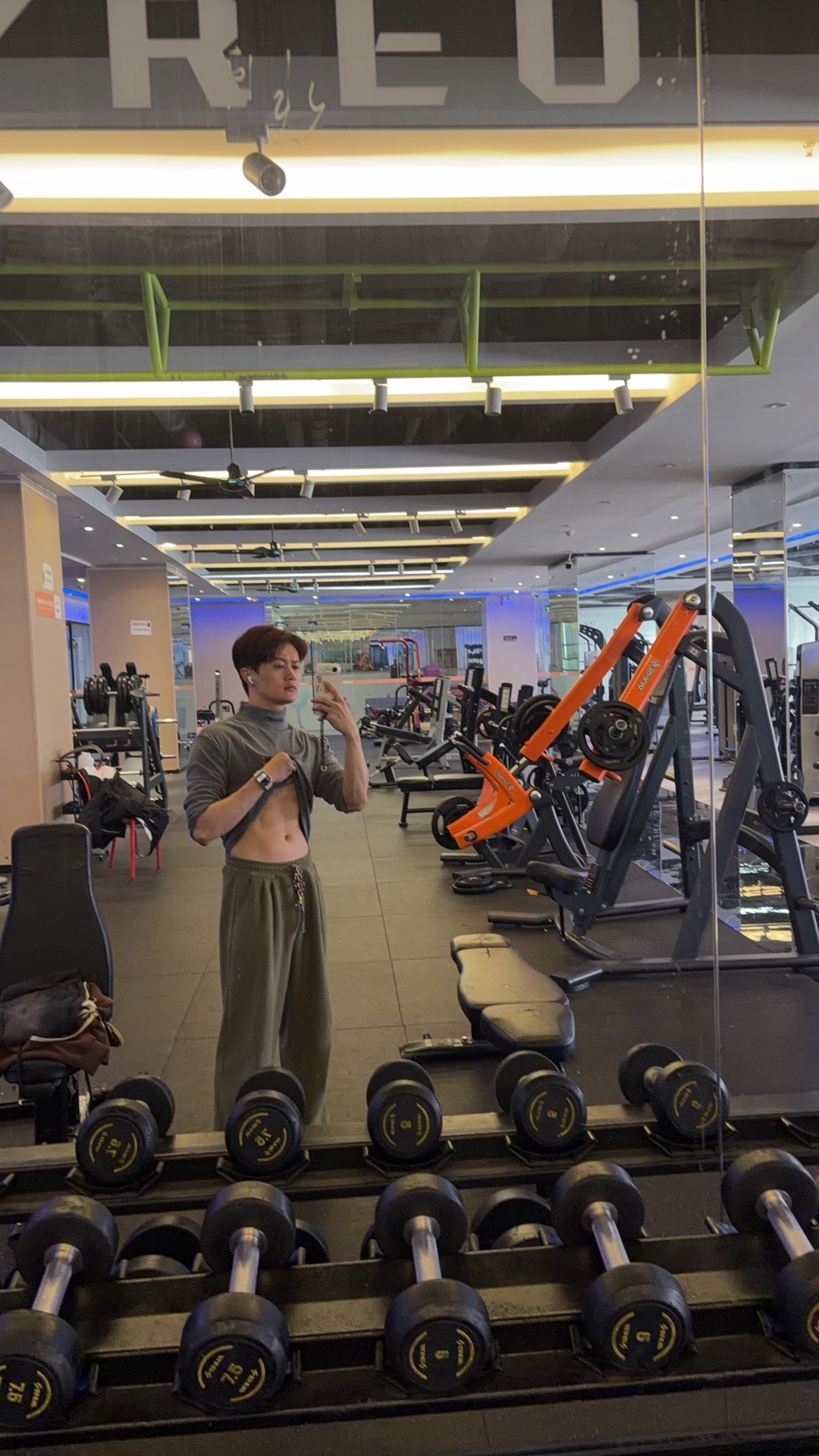 你们都有腹肌吧