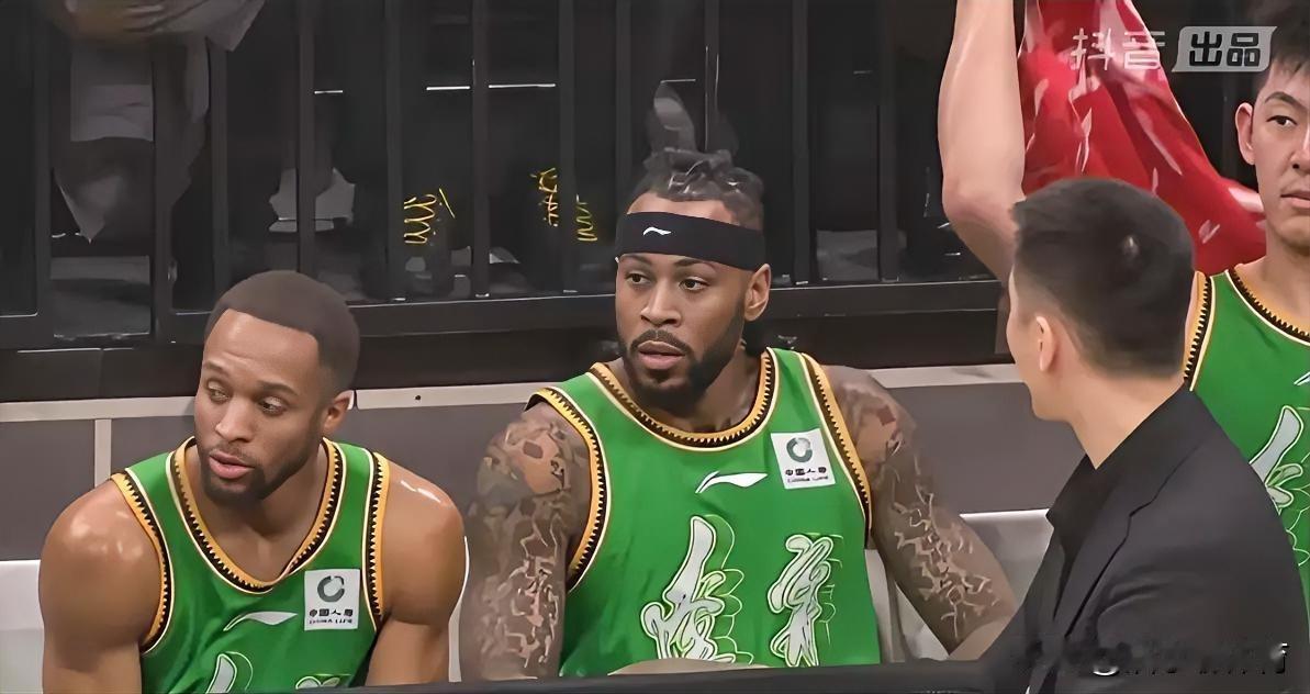 破案了，莫兰德在辽篮对阵北控队的比赛中，态度散漫的原因找到了，怪不得杨鸣弃用他。