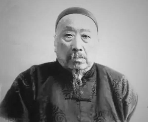 1892年，山东大善人潘守廉路过济州的一条巷口时，无意中看见一个卖煎饼的妇女，虽