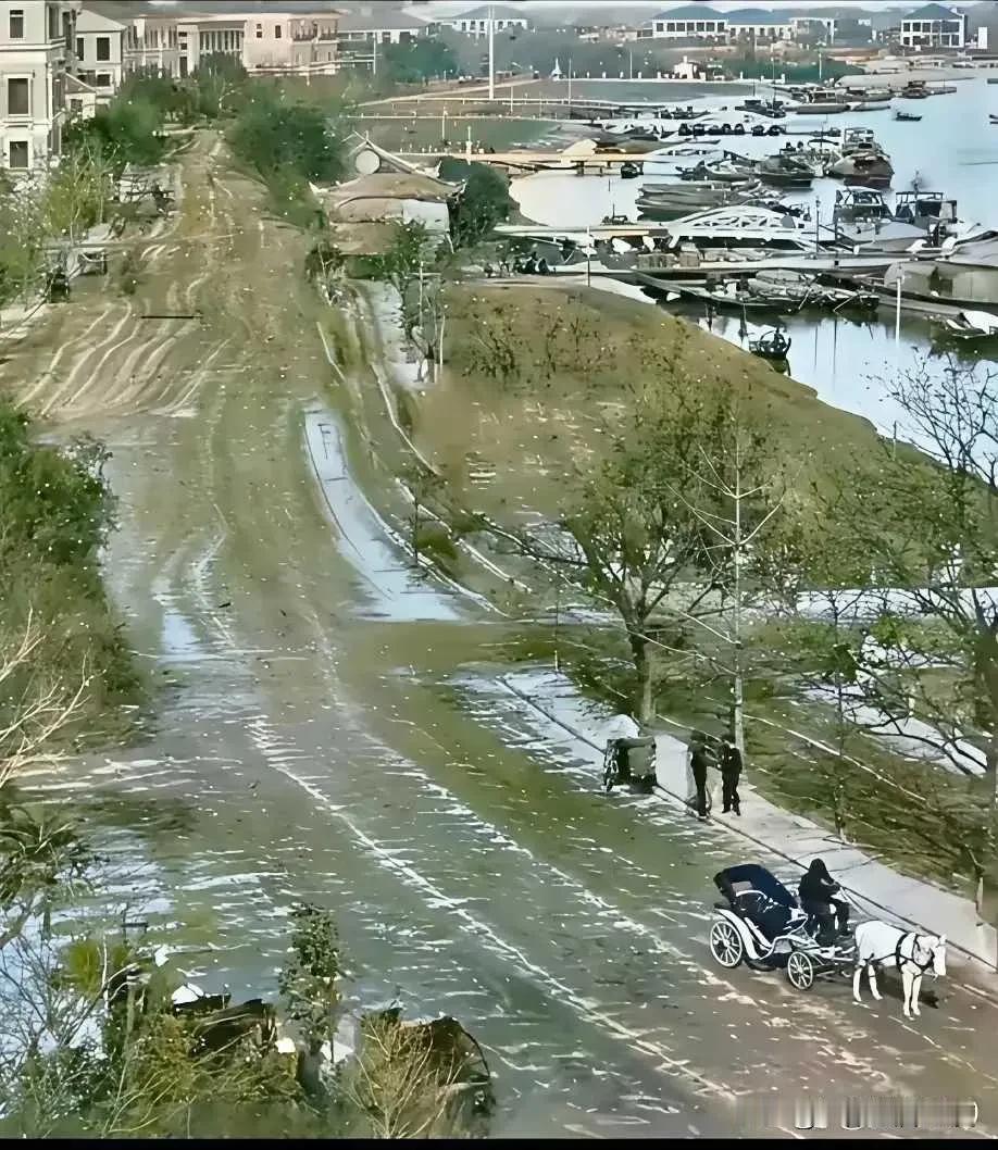 你能想象的到吗？图片中的地方就是今天上海外滩呢，是不是跟你想象的不一样？而就是这