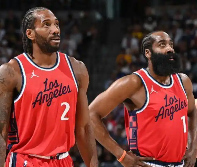 快船内部达成共识，他们对进入附加赛充满信心当泰伦·卢在赛后新闻发布会上发言，或