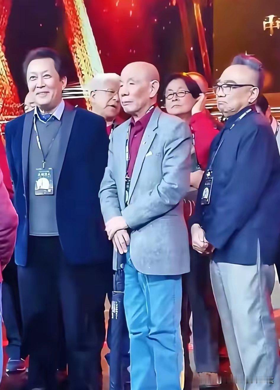 魏宗万去世，其实早有征兆。今年3月份，魏宗万和《三国演义》的主创们聚会时，身