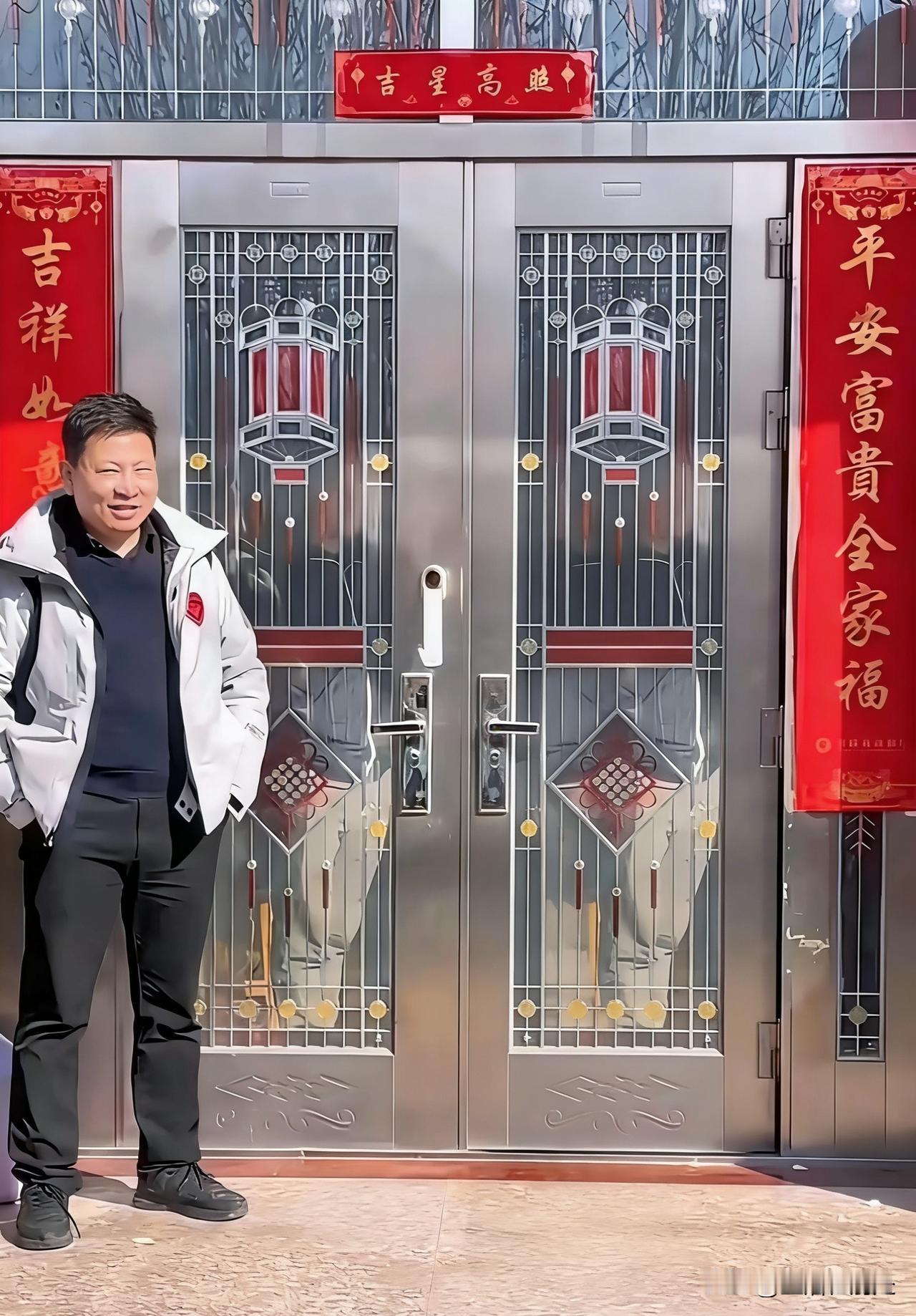 这个安徽人相貌平平到深圳去打工进了一家公司听说，这家公司去年营收超880