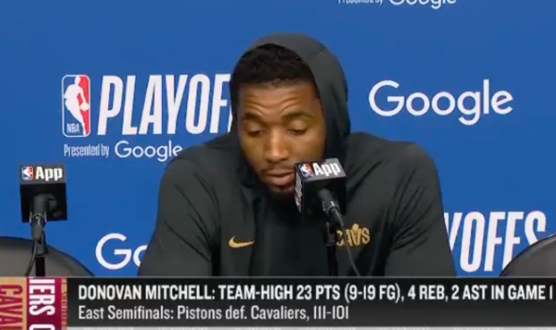 NBA季后赛东部半决赛G1，骑士以101-111不敌活塞。多诺万-米切尔接受了