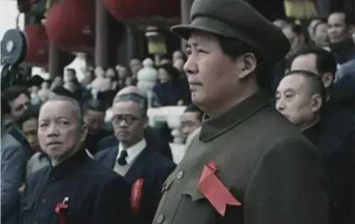 从1949年到2025年，中国的变化堪称天翻地覆。1949年建国前夕，开国大典的