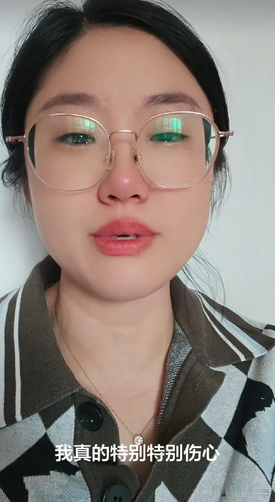女子很崩溃，她说自己的新房子自己还没住，就被公婆先住进去了。她觉得公婆太没有边界
