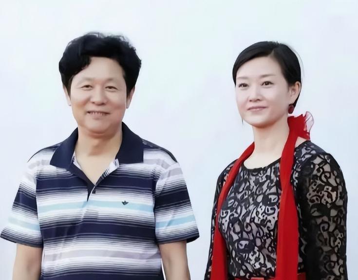 宋祖英39岁才生孩子。结婚13年没动静。1988年认识罗浩，追四年才结婚。婚后她