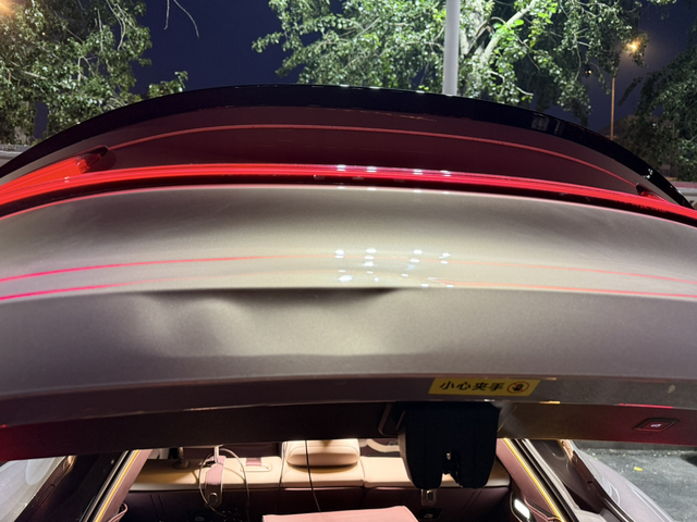 车屁股被撞了，修车要排队两个月昨天把车撞了屁股，问了一圈因为冰雹原因，最近钣金