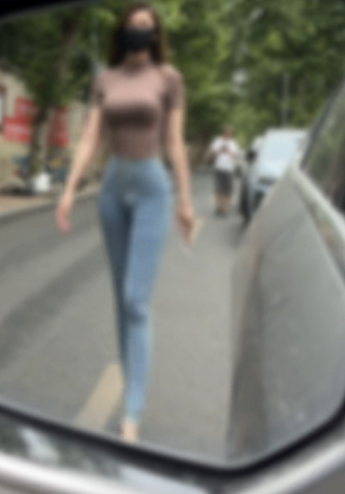 注意观察后面情况