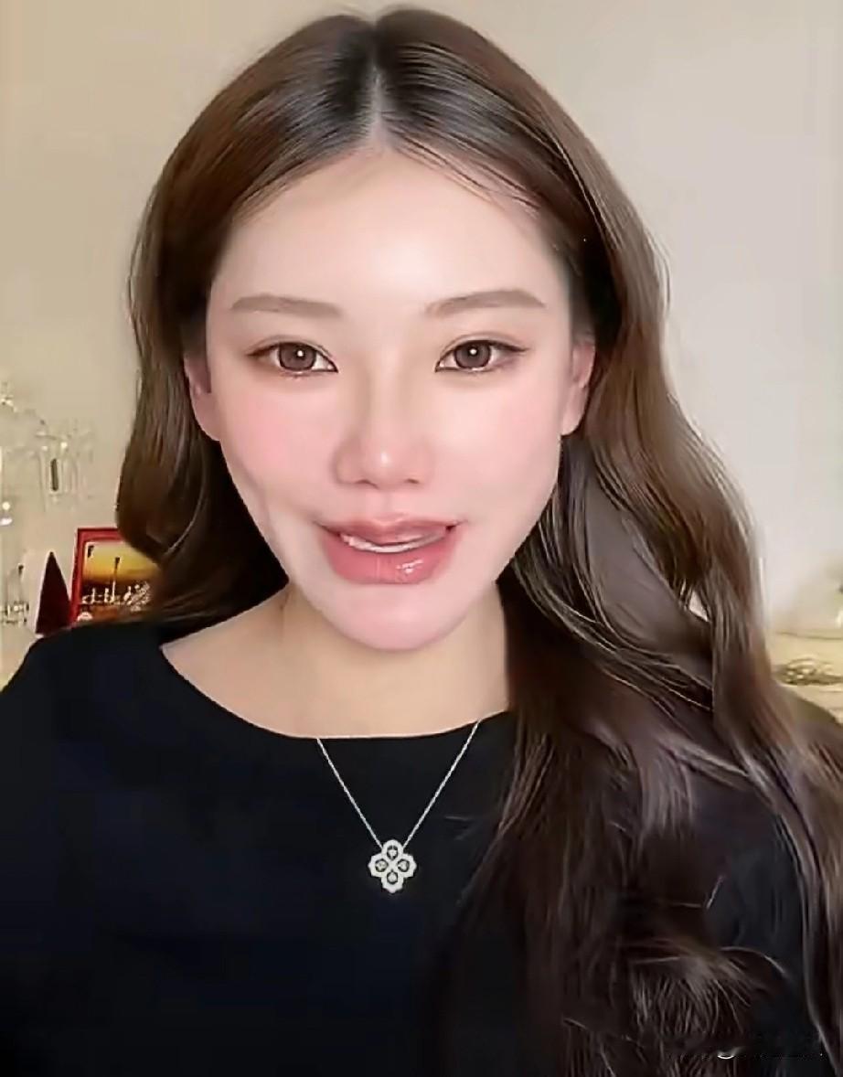 马筱梅真的太可爱太真实了，有粉丝在评论里问她老公什么时候回湾湾，她一点不藏着掖着